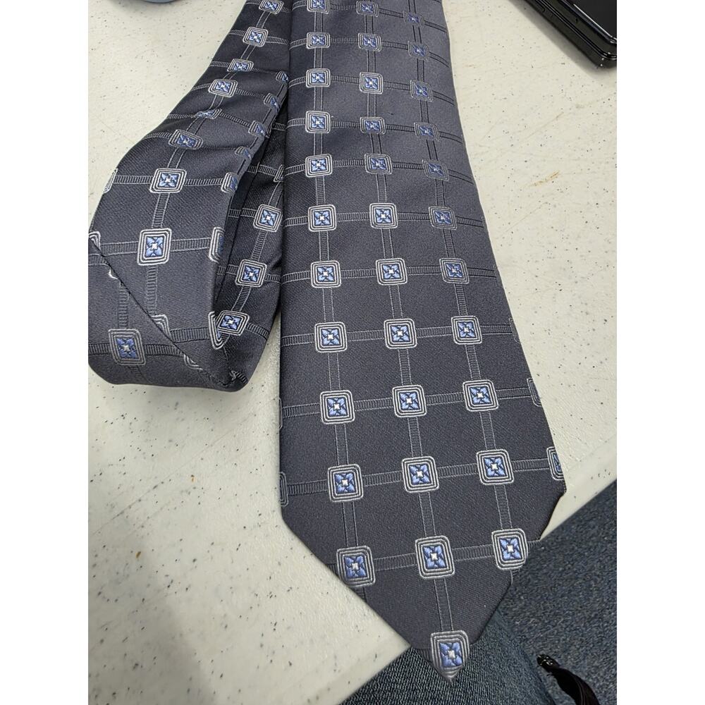 Donald Trump Tie Gray Blue White Square 57.5” Silk Signature Collection Woven